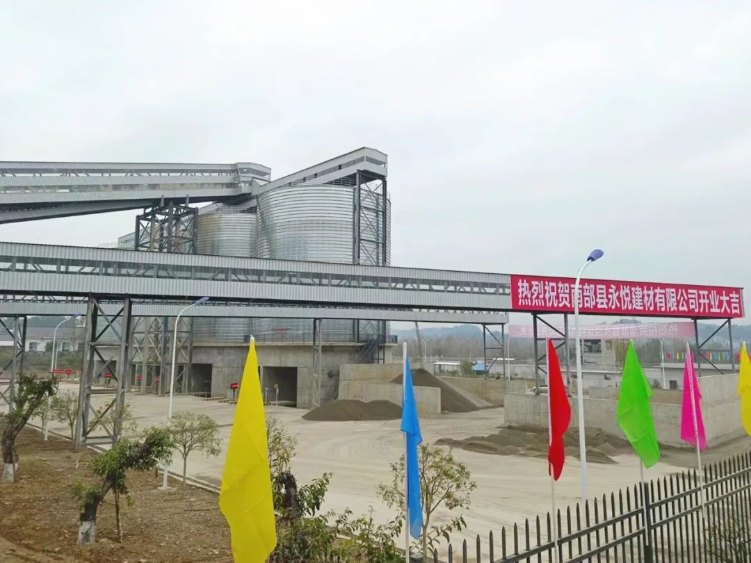 ¡Felicidades! El proyecto de agregados de 1000 t/h de la planta de procesamiento de arena y piedra de Yongquan en el condado de Nanshan se ha puesto en marcha oficialmente